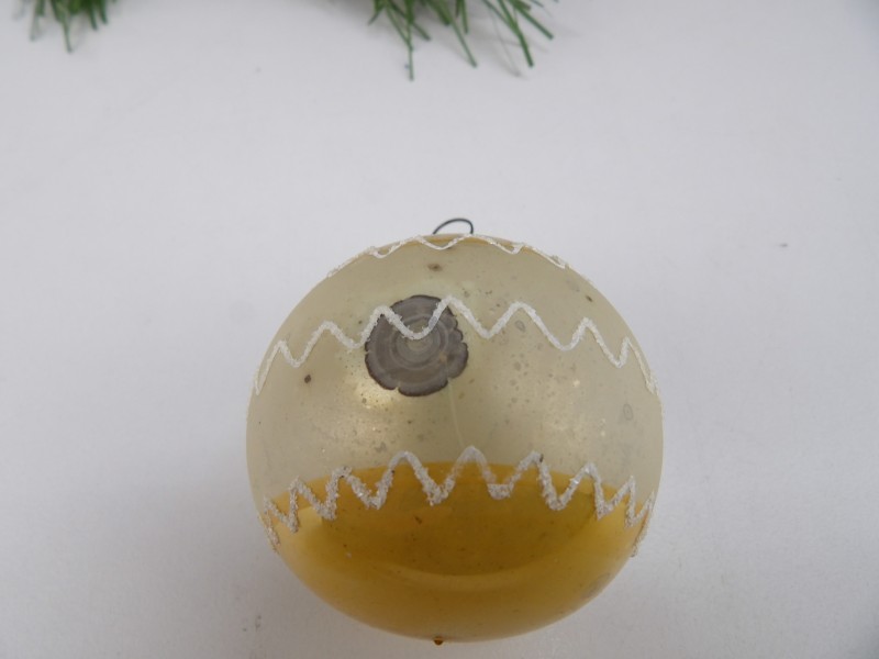 Oude Vitrine Kerstbal: Goud Wit en Roze (Lot 26)