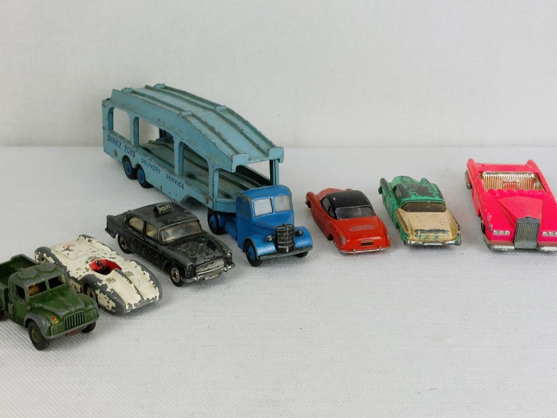 Set van zeven vintage speelgoedauto's