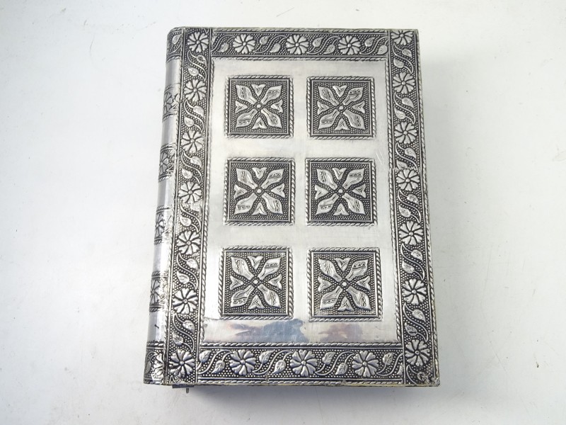 Metalen Juwelenkist In Boekvorm, India
