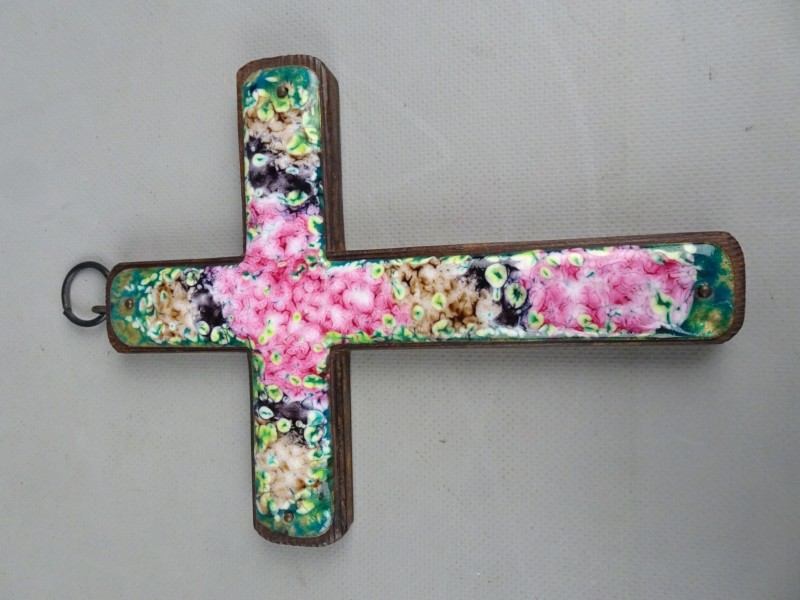 Klein houten kruis zonder Jezus
