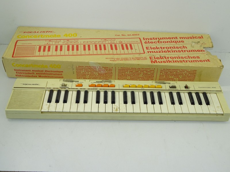 Keyboard: Realistic, Concertmate 400