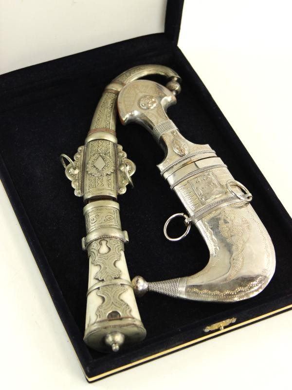 2 Knappe, metalen Jambiya dolken - Jemen