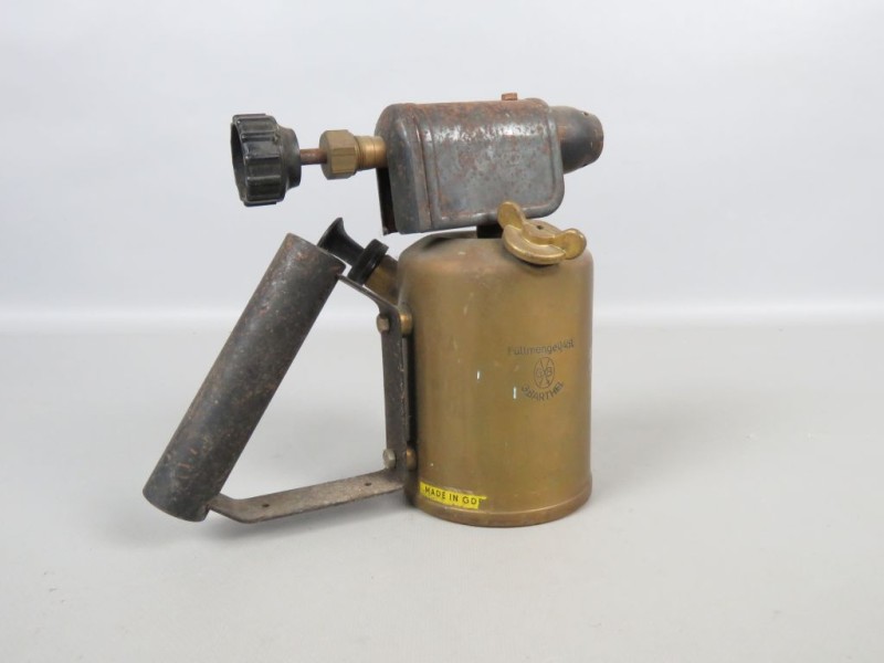 Vintage benzine lamp