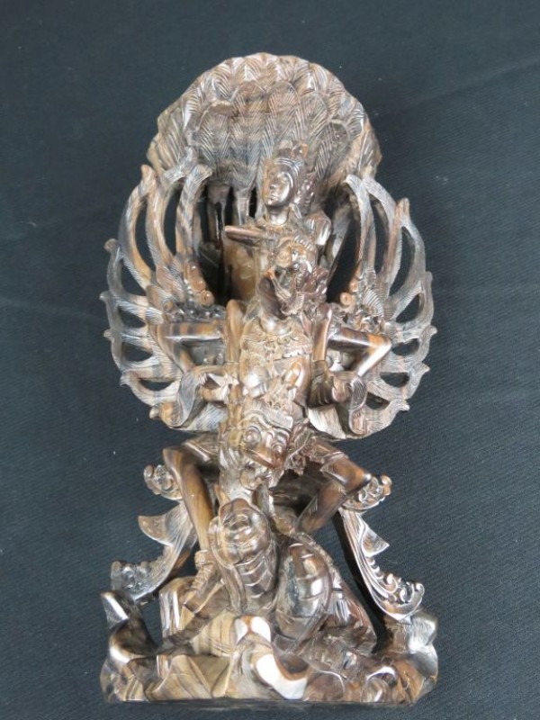 Beeld Vishnu berijdt Garuda