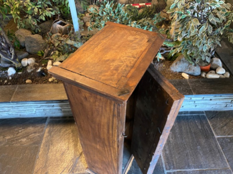 Oude houten kast (131 cm)