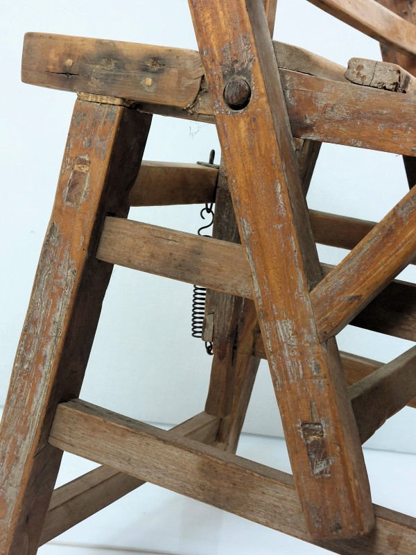 Oude houten kapper stoel
