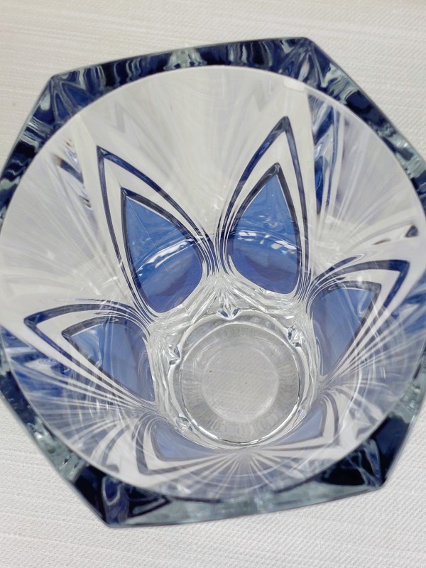Geslepen blauwe kristallen vaas