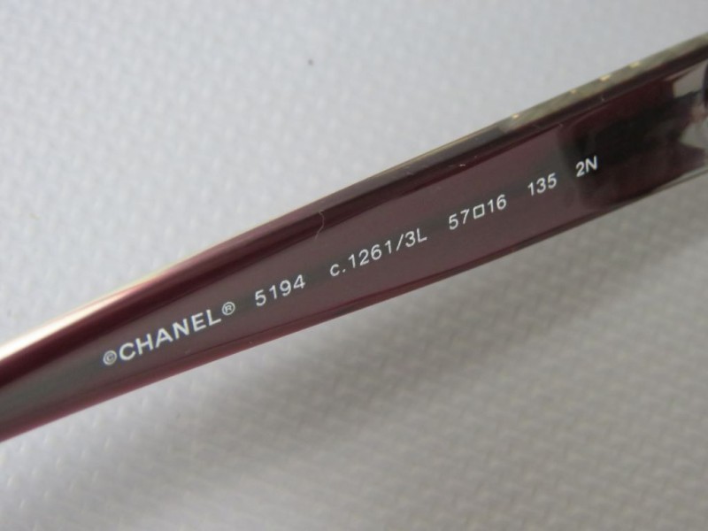 Zonnebrilmontuur gemerkt "Chanel"