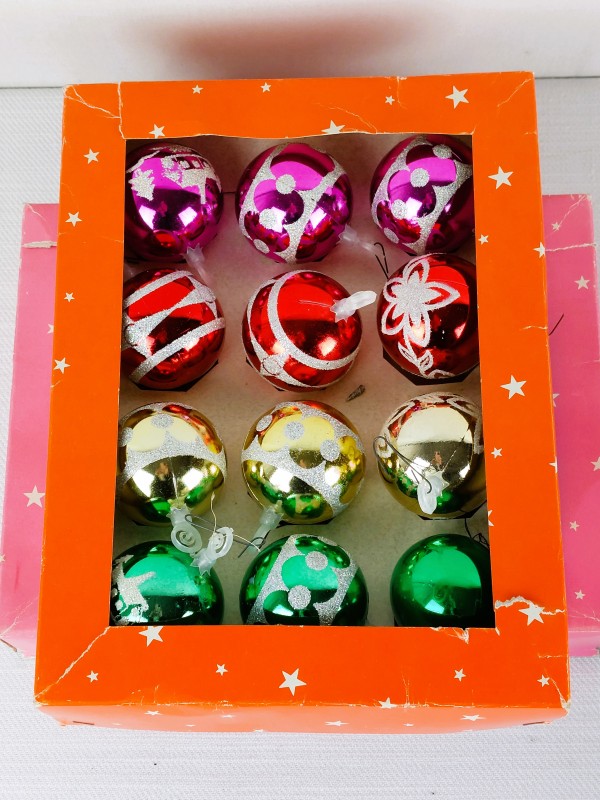 2 dozen vintage kerstballen Kringwinkel
