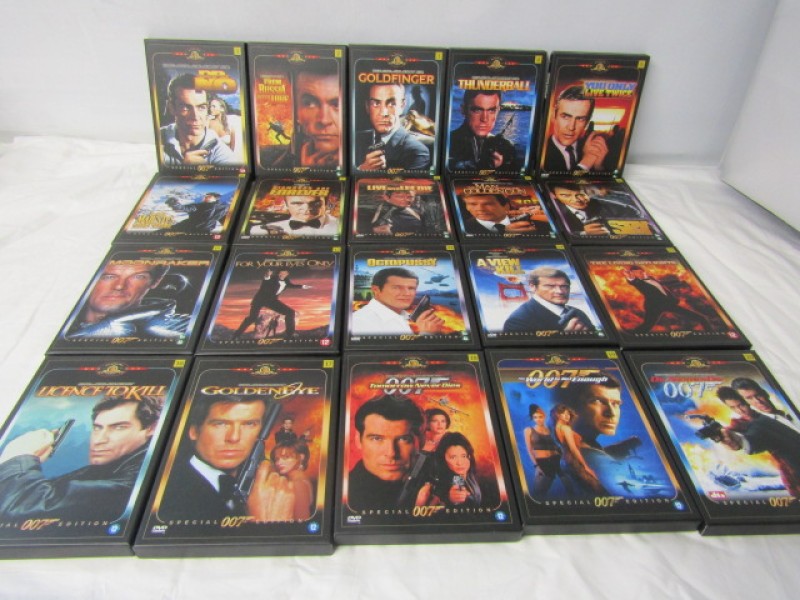 20 DVD's James Bond Films met Boekjes
