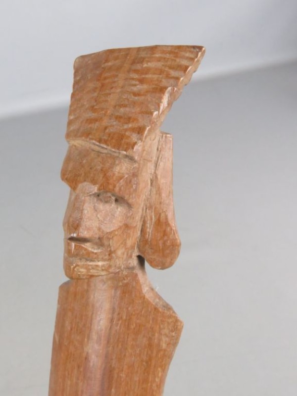 Afrikaans houtsnijwerk driedelig gesneden uit één vol stuk hout.