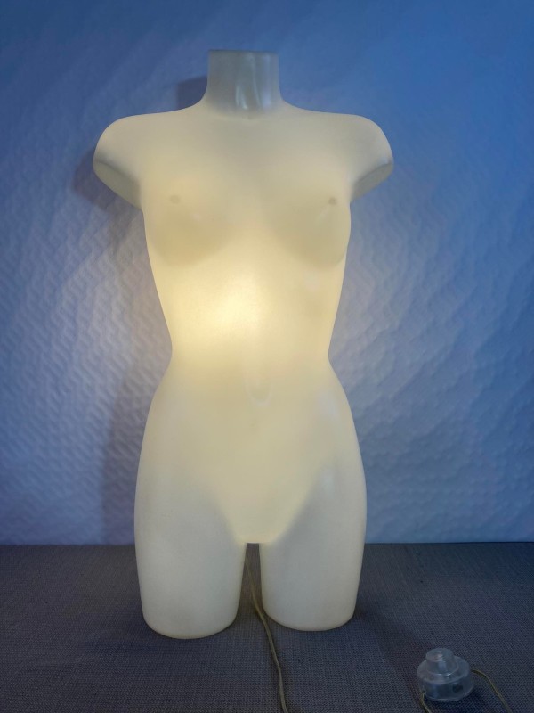 Tafellamp in de vorm van een vrouwentorso