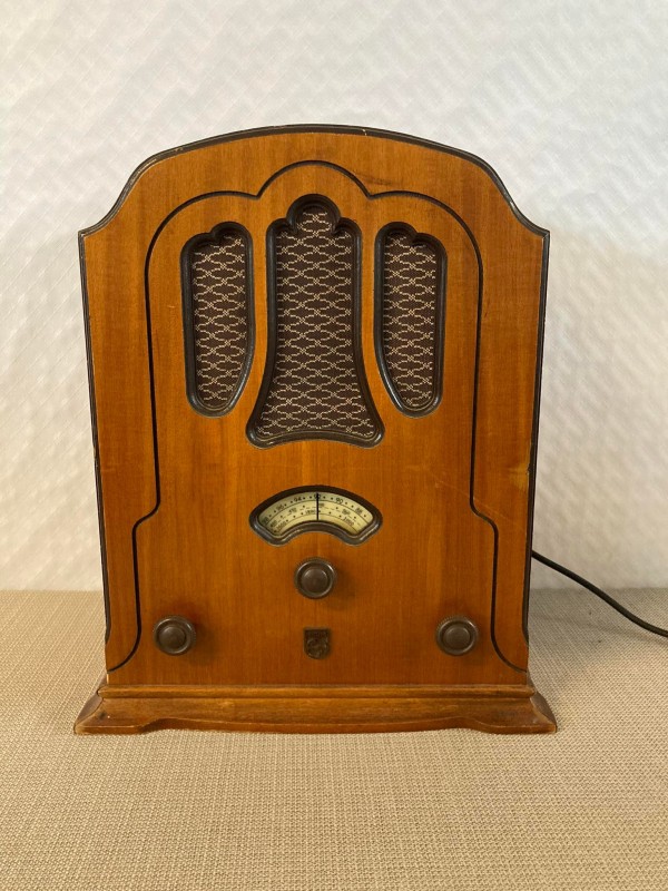 Replica van een oude philips radio: Nostalgie-Radio (2878/9999)
