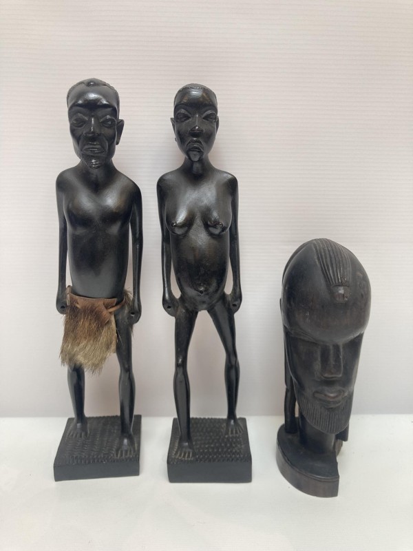 3 houten afrikaanse beeldjes