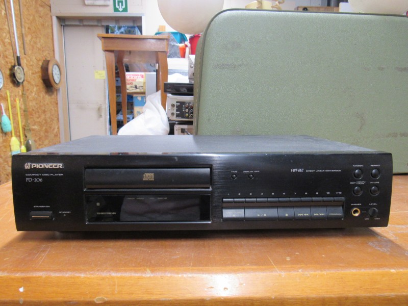 PioneerPD-206 compact disc player