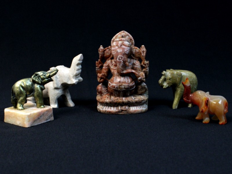 Lot Natuurstenen Olifantjes + Ganesha