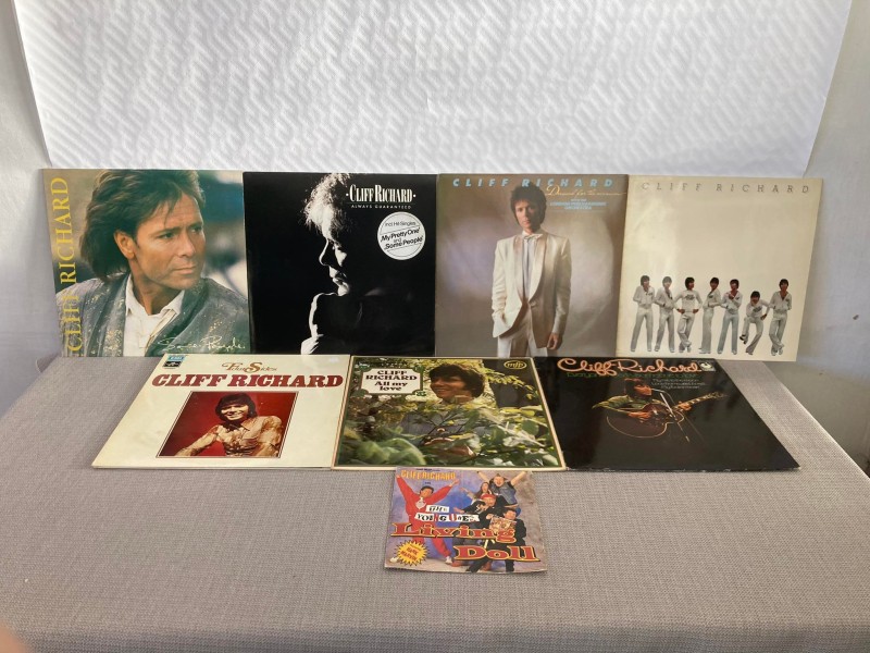 Lot Cliff Richard platen: 6 LP's en 2 singles