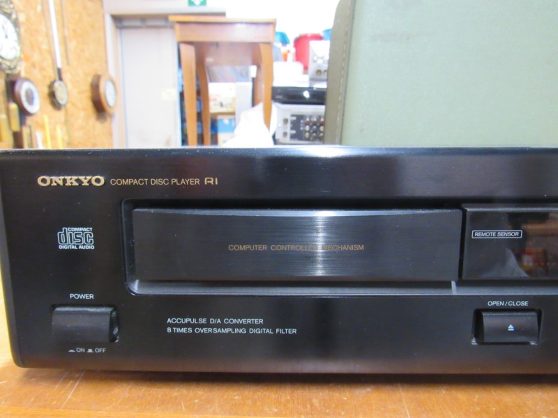 Model DX-7011 Onkyo compact disc player R1