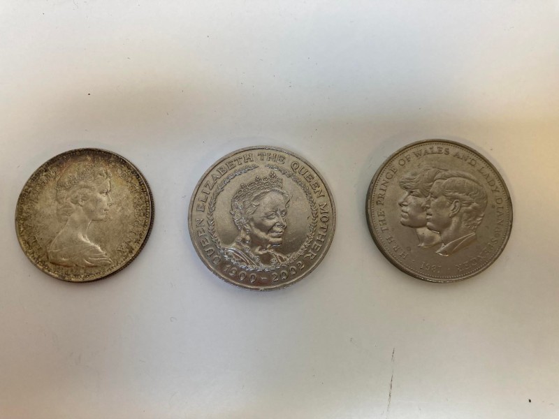 3 herdenkingsmunten munten: brits koningshuis