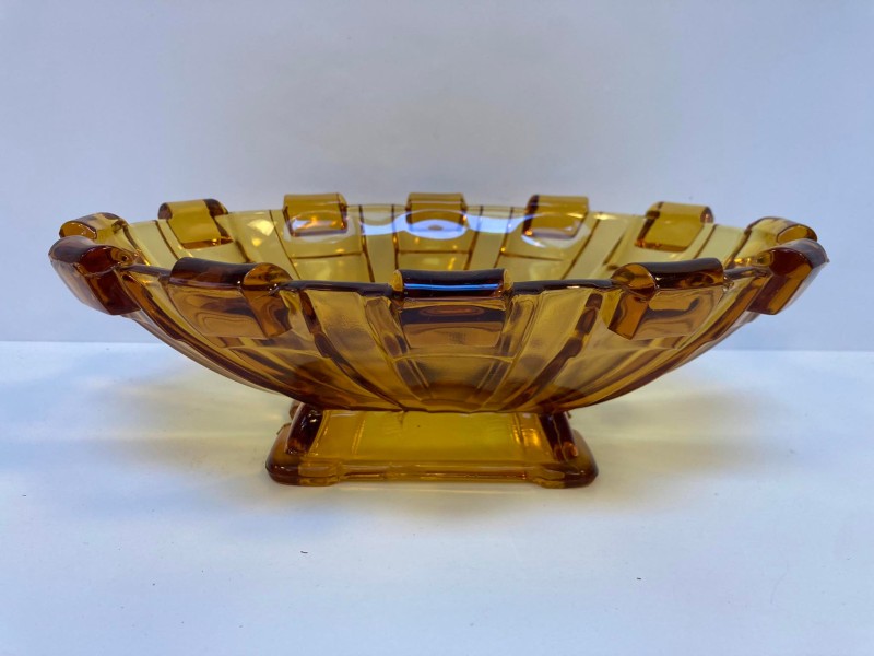 Art Deco schaal in amberkleurig glas