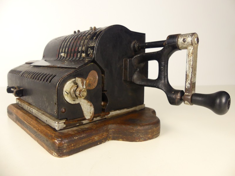 Vintage Brunsviga mechanische rekenmachine