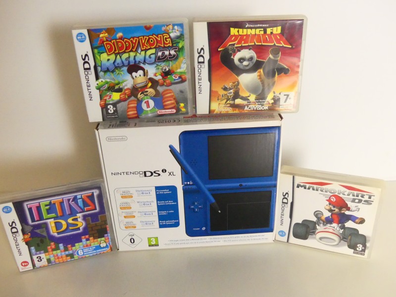 Nintendo DSi XL Blauw + spelletjes