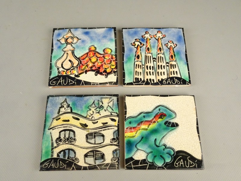 4 Terracotta tegels Gaudi