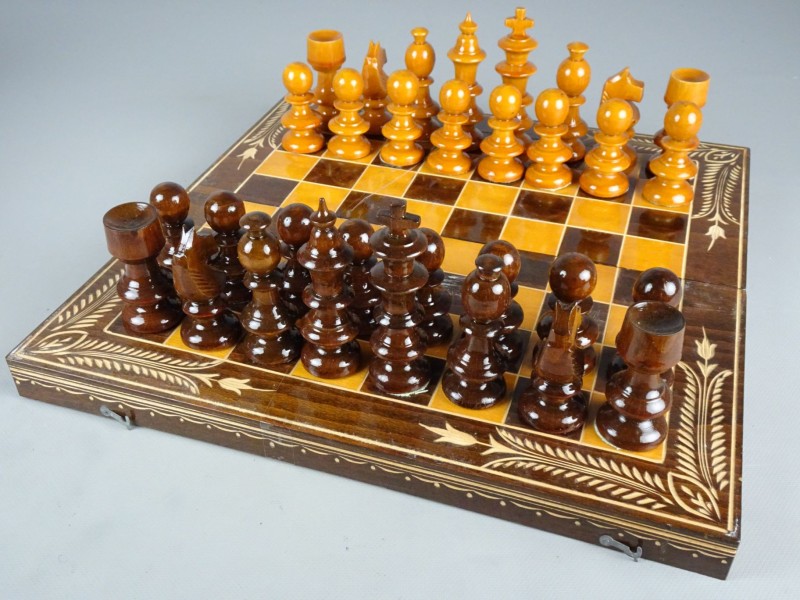 Schaak - en Backgammon bordspel