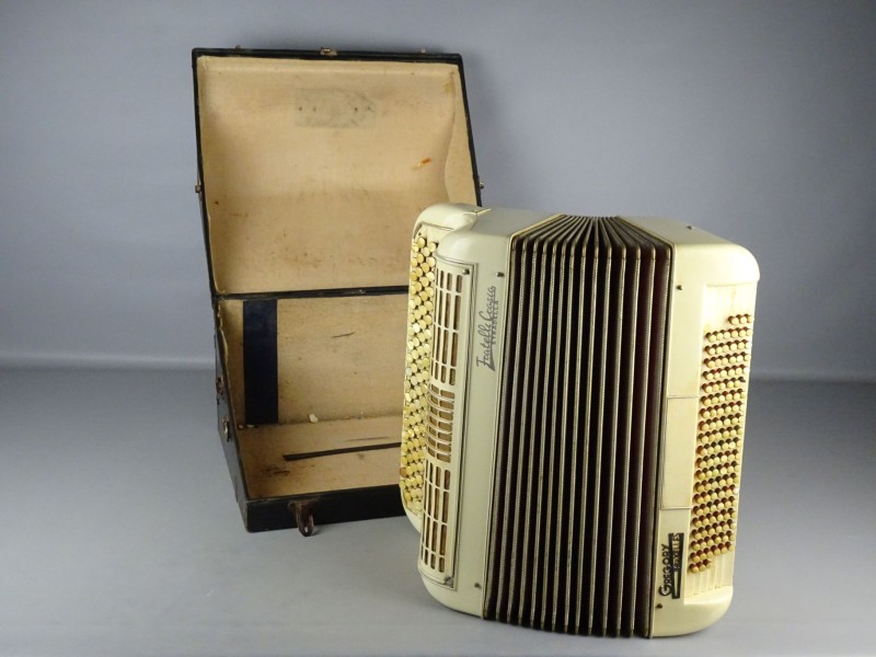 Vintage acordeon  "Fratelli Crosio" in koffer