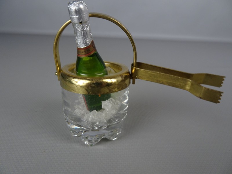 Miniatuur Champagne fles in ijsemmer