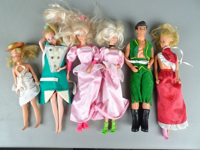 6 oude Barbies