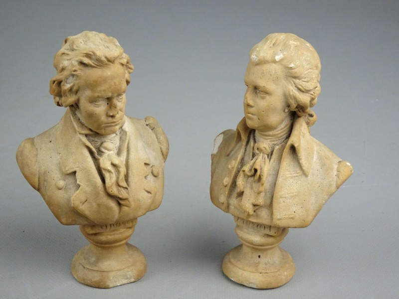 2 gipsen mini muziek beeldjes van Mozart & Beethoven