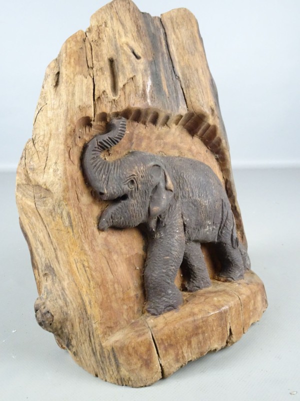 Afrikaanse houtsnede met olifant.