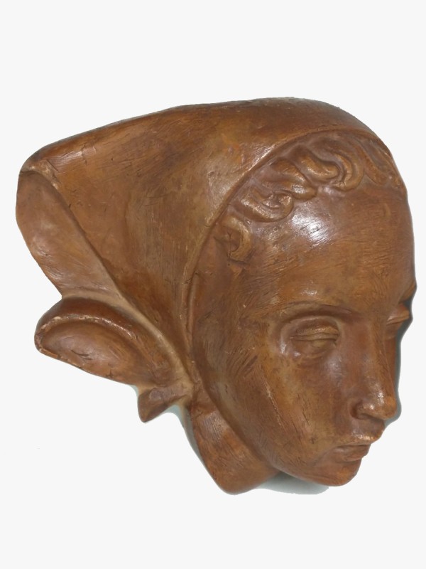 Terracotta sculptuur van meisje met hoofddoek