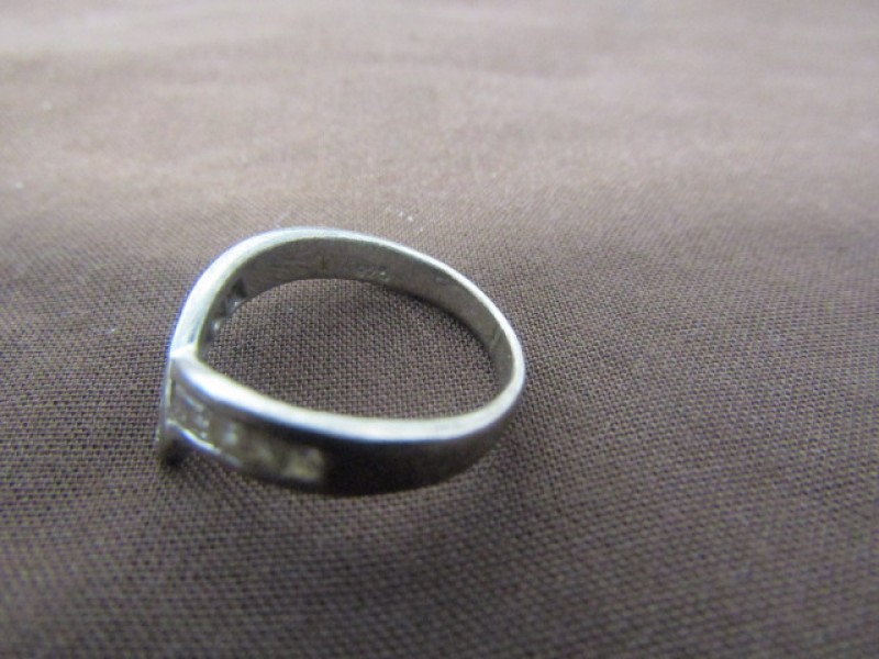 Zilveren Ring 925, Steentjes, Kruispatroon.