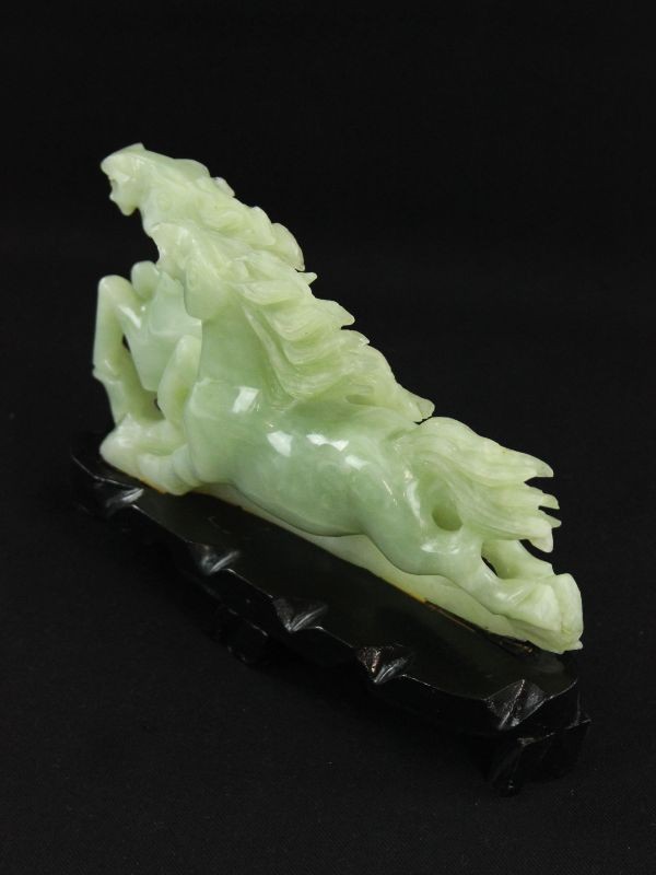 Jade sculptuur galopperende paarden