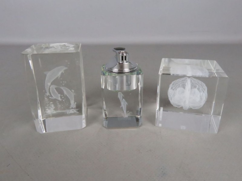 Set van drie kristallen kubussen