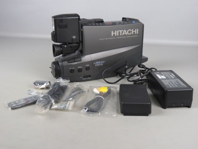 Vintage Hitachi camera "VHS Video camera/recorder VM8300ES" Kringwinkel