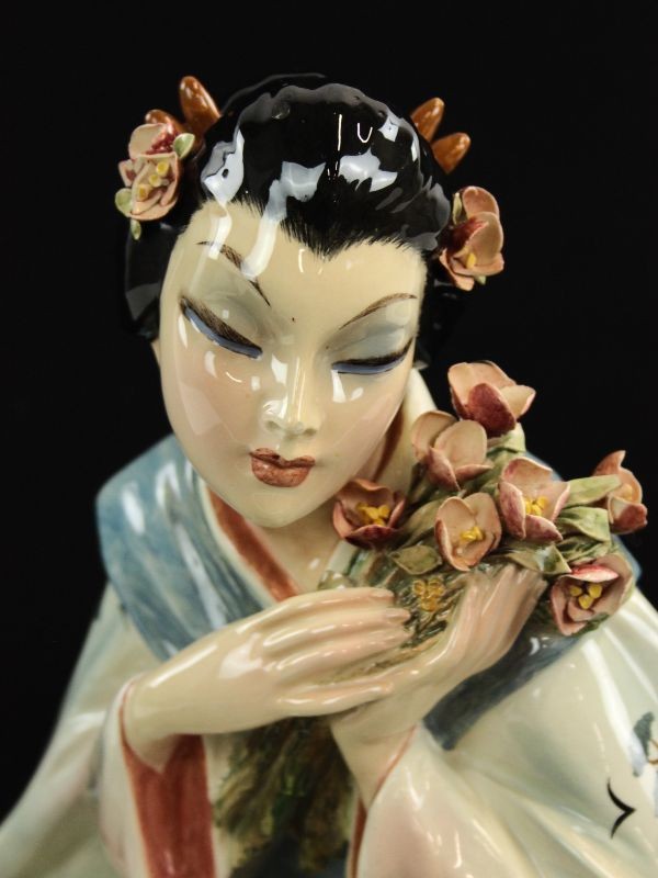 Keramische Japanse Geisha, gesigneerd:  Bertolotti