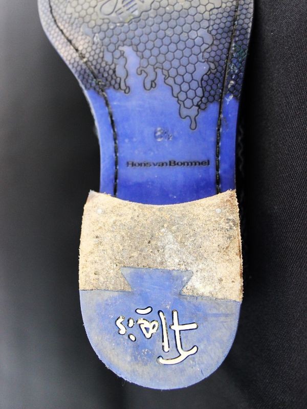 Groot vintage beeld op sokkel in gips - vrouw met amfora. (140 cm)
