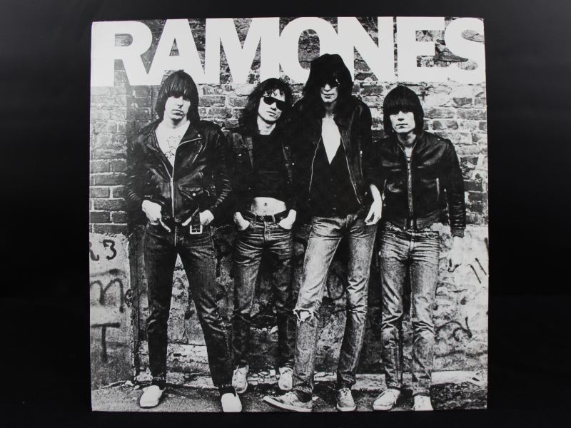 Enkele lp van Ramones, een dubbele lp:  Stones Story 3, en 4 singletjes The Rolling Stones