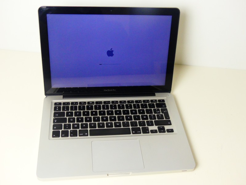 MacBook Pro - Apple