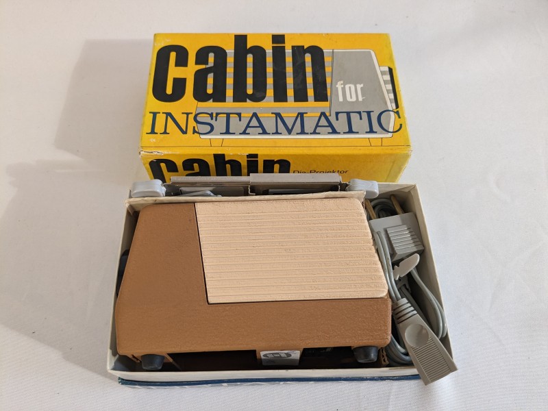 Vintage Cabin Diaprojector