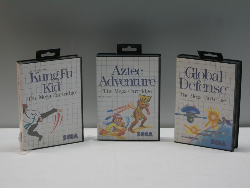 Set van drie Sega-Mega Cartridge videogames: "Kung Fu Kid", "Aztec Adventure" en "Global defense"