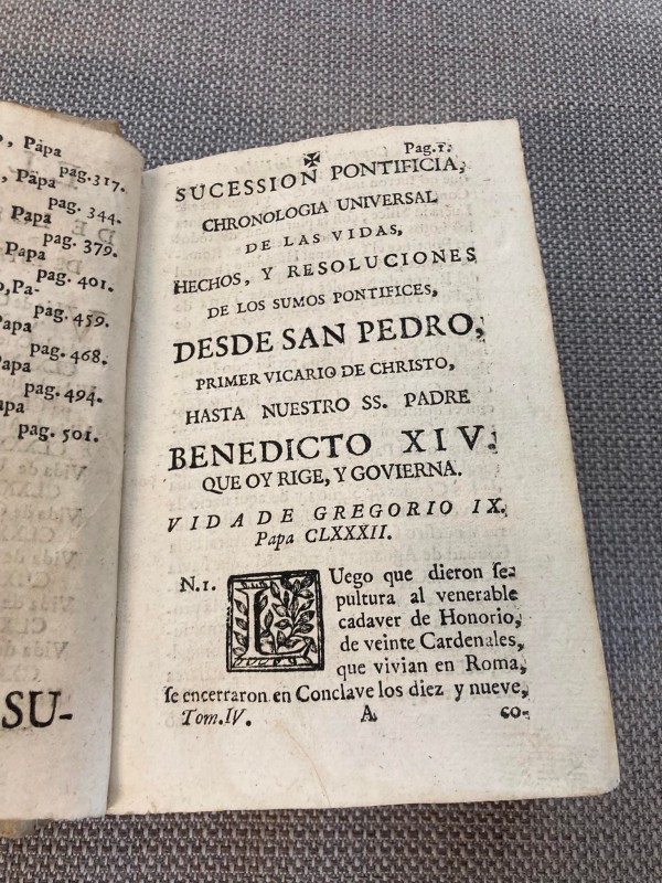 Antiek boek: Sucession Pontificia - Madrid (1746)