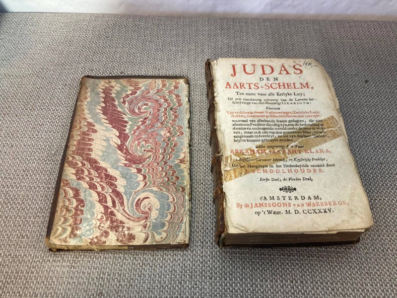 Antiek boek: Judas den aarts-schelm (1735)