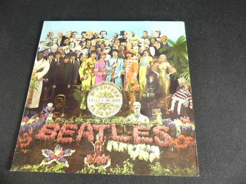 SGT. Pepper's  Lonely Hearts club band - The Beatles