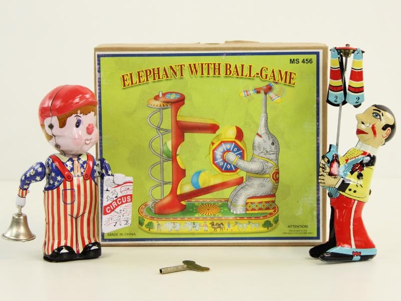 3 x Vintage blikken speelgoed (olifant met bal, butler en circusportier)