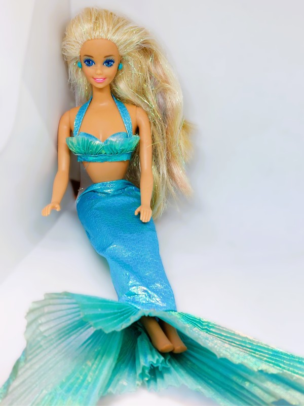 Vintage Barbiepoppen verkleed als zeemeerminnen