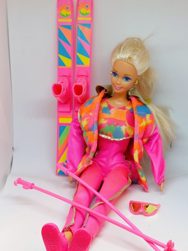 Vintage Barbiepop op ski's